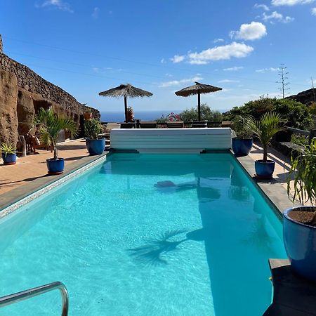 Castillo Lanzarote Villa Sophie - Luxury Villa -Sleep In A Volcanic Cave With Heated Pool 蒂亚斯 外观 照片