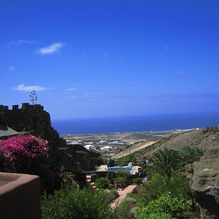 Castillo Lanzarote Villa Sophie - Luxury Villa -Sleep In A Volcanic Cave With Heated Pool 蒂亚斯 外观 照片