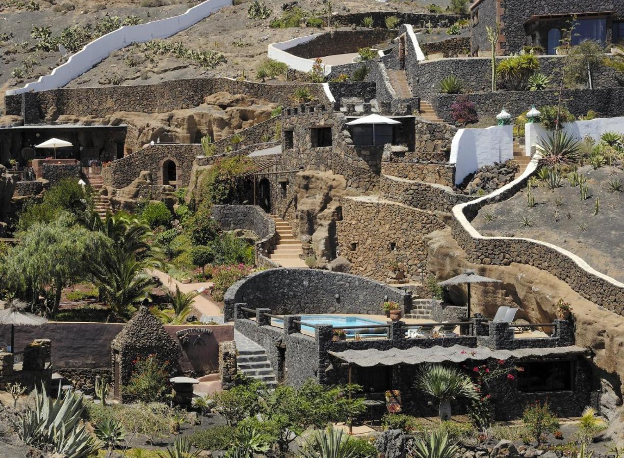 Castillo Lanzarote Villa Sophie - Luxury Villa -Sleep In A Volcanic Cave With Heated Pool 蒂亚斯 外观 照片