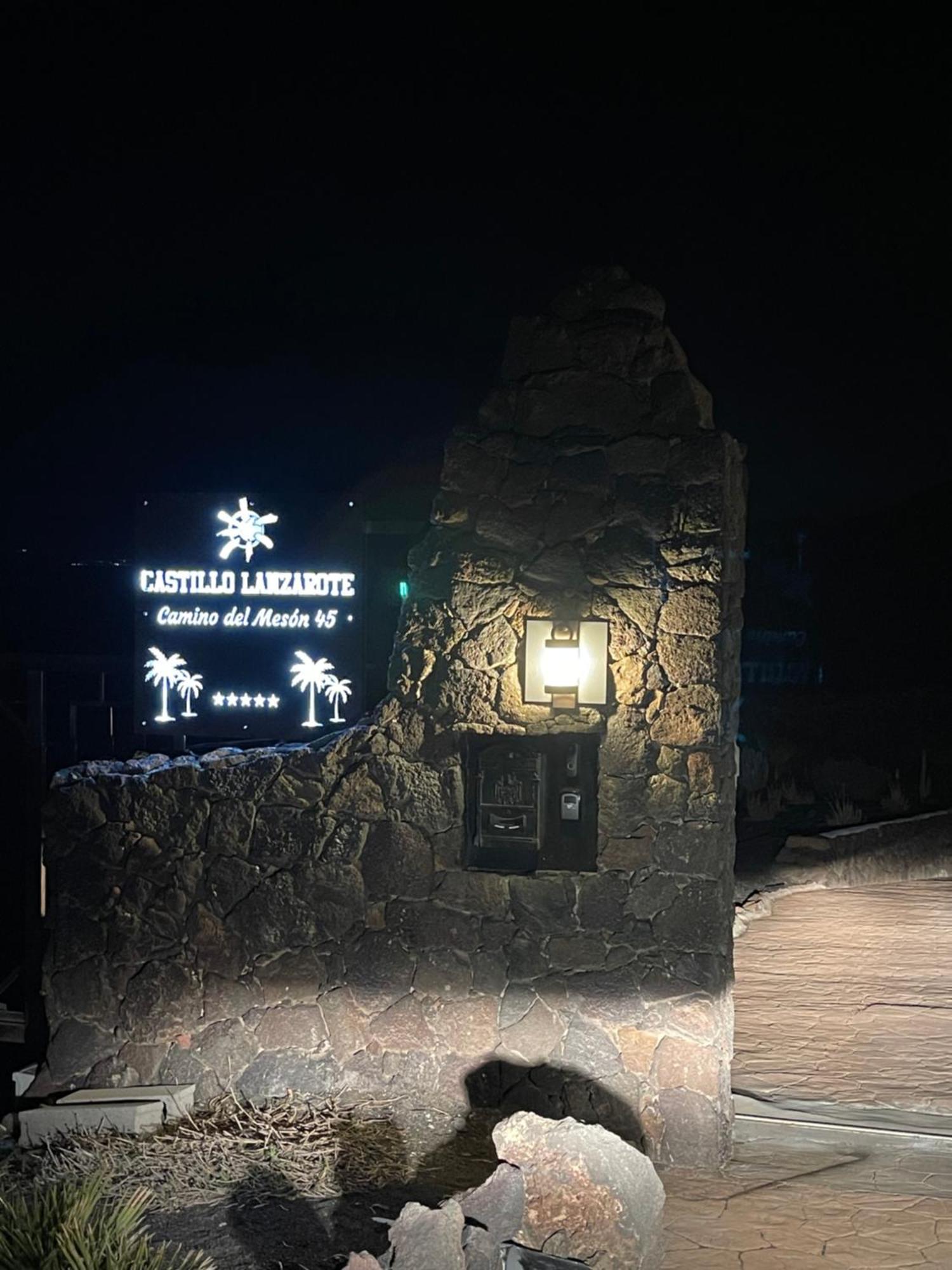 Castillo Lanzarote Villa Sophie - Luxury Villa -Sleep In A Volcanic Cave With Heated Pool 蒂亚斯 外观 照片