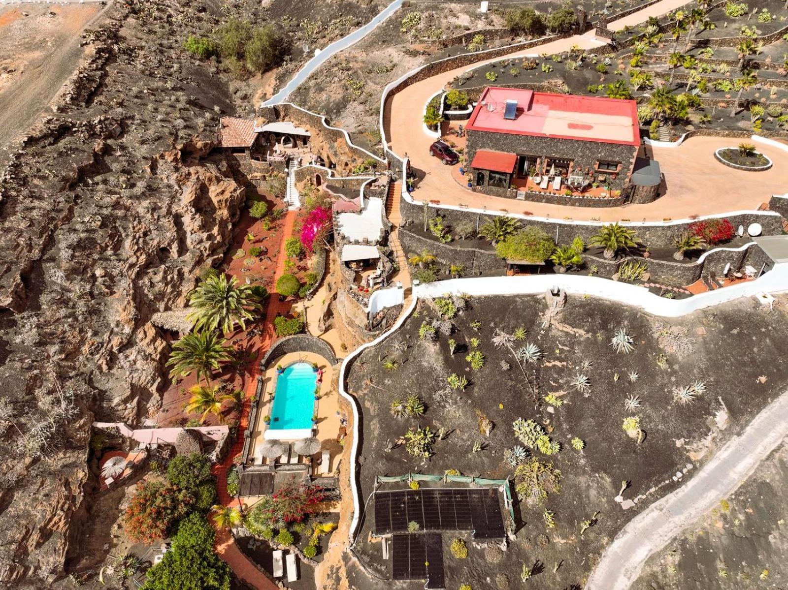 Castillo Lanzarote Villa Sophie - Luxury Villa -Sleep In A Volcanic Cave With Heated Pool 蒂亚斯 外观 照片