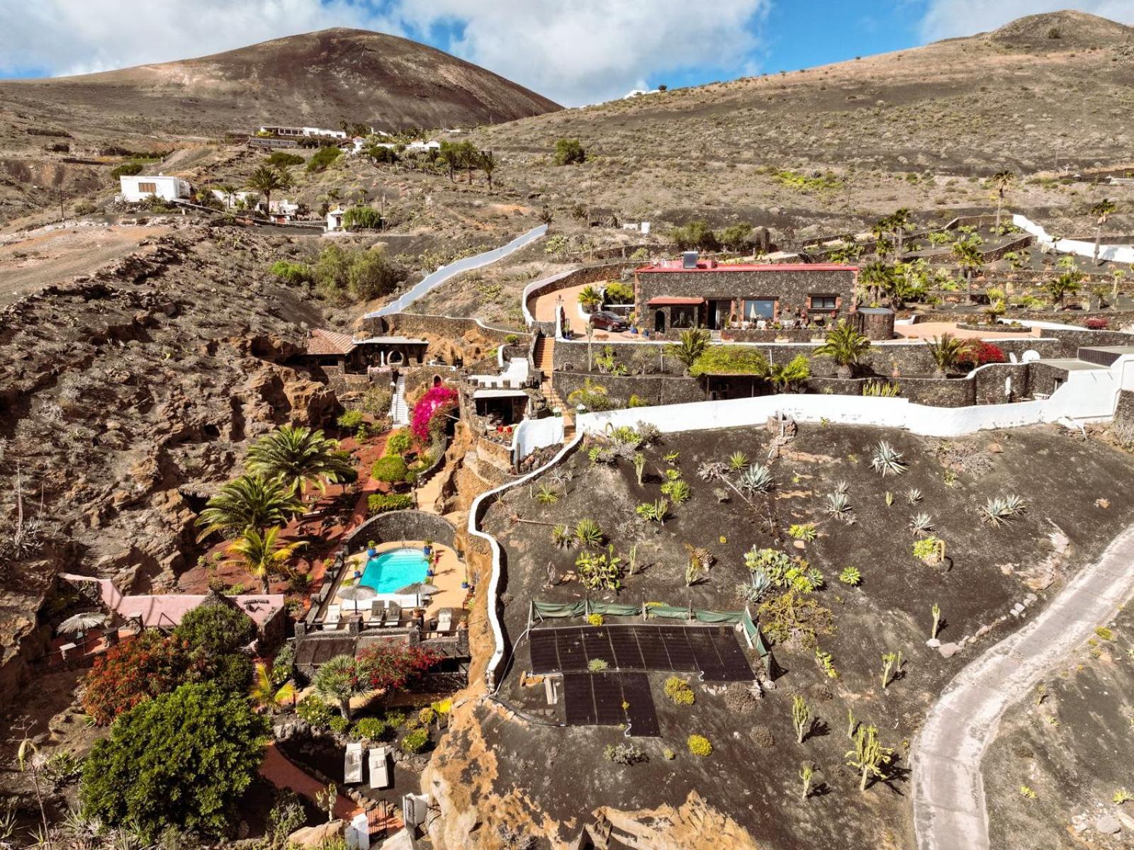 Castillo Lanzarote Villa Sophie - Luxury Villa -Sleep In A Volcanic Cave With Heated Pool 蒂亚斯 外观 照片