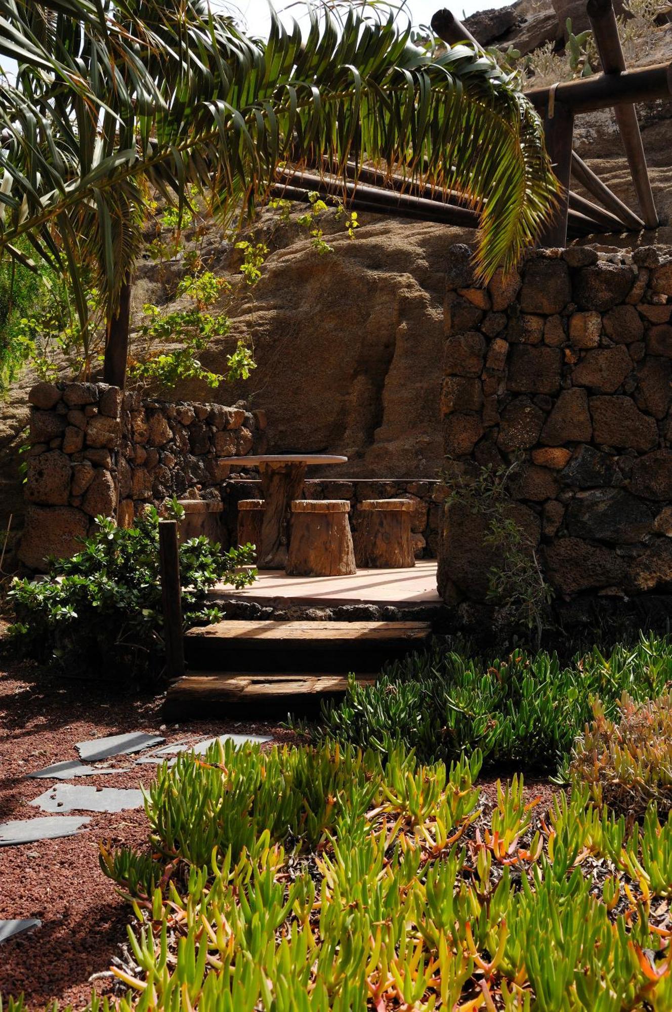 Castillo Lanzarote Villa Sophie - Luxury Villa -Sleep In A Volcanic Cave With Heated Pool 蒂亚斯 外观 照片