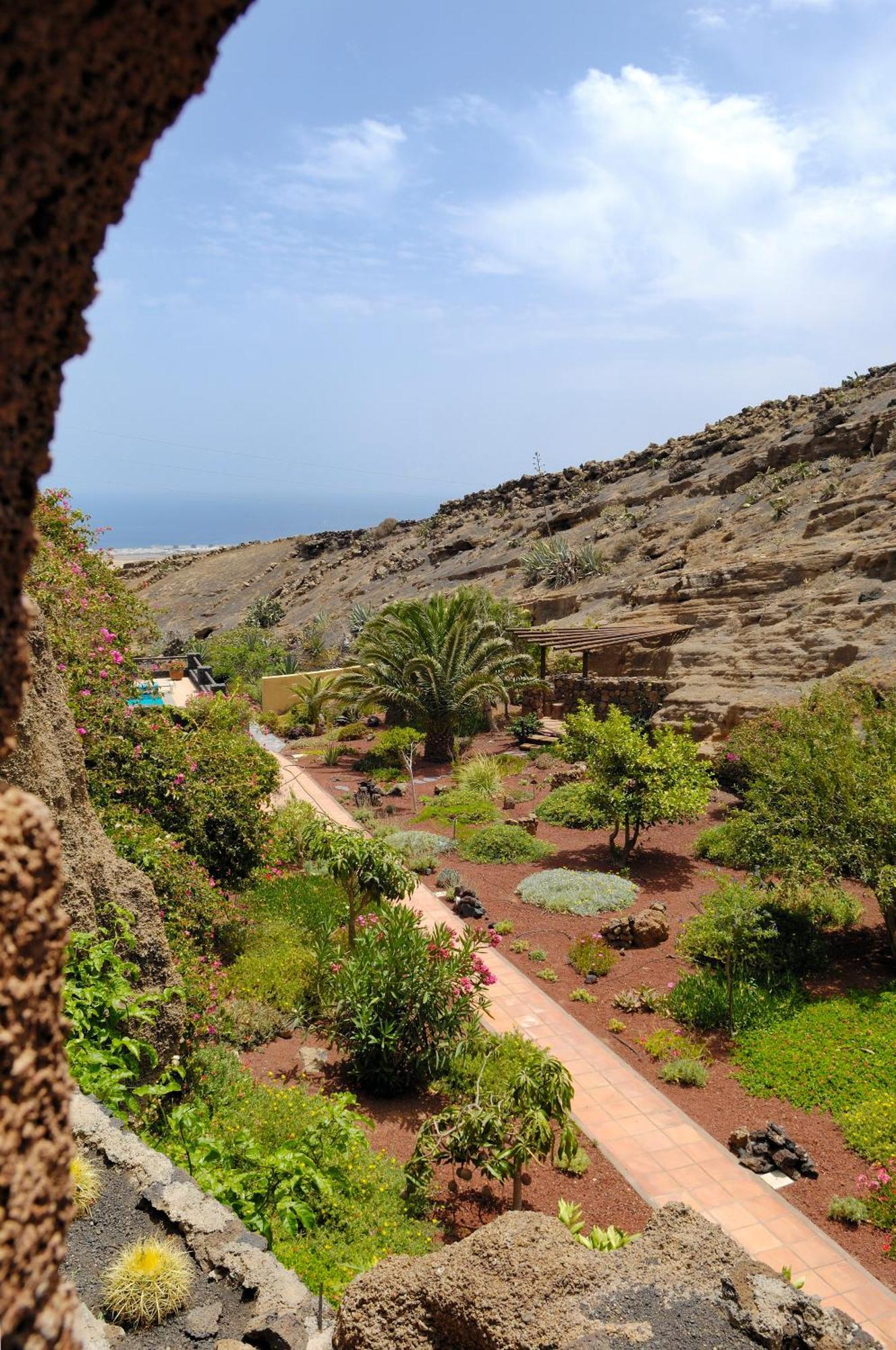 Castillo Lanzarote Villa Sophie - Luxury Villa -Sleep In A Volcanic Cave With Heated Pool 蒂亚斯 外观 照片