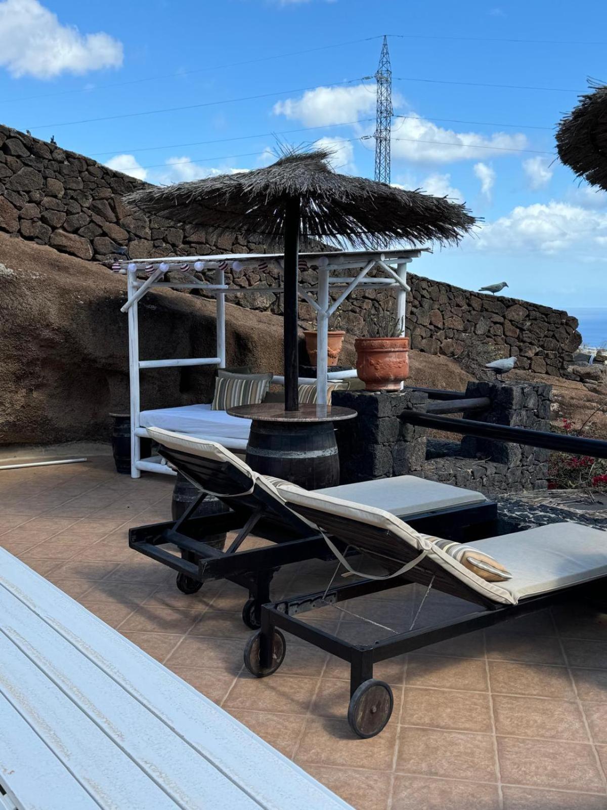 Castillo Lanzarote Villa Sophie - Luxury Villa -Sleep In A Volcanic Cave With Heated Pool 蒂亚斯 外观 照片