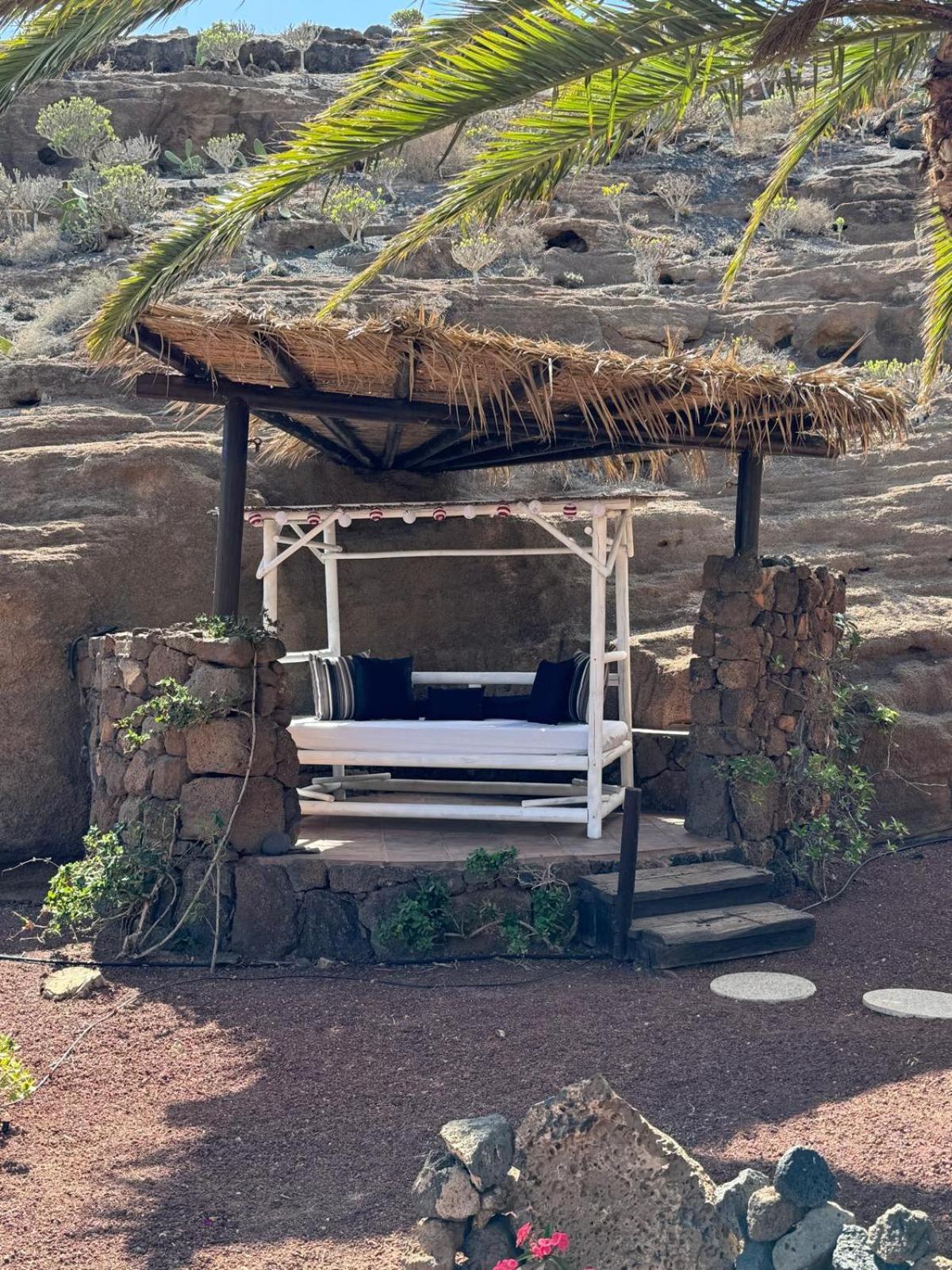 Castillo Lanzarote Villa Sophie - Luxury Villa -Sleep In A Volcanic Cave With Heated Pool 蒂亚斯 外观 照片
