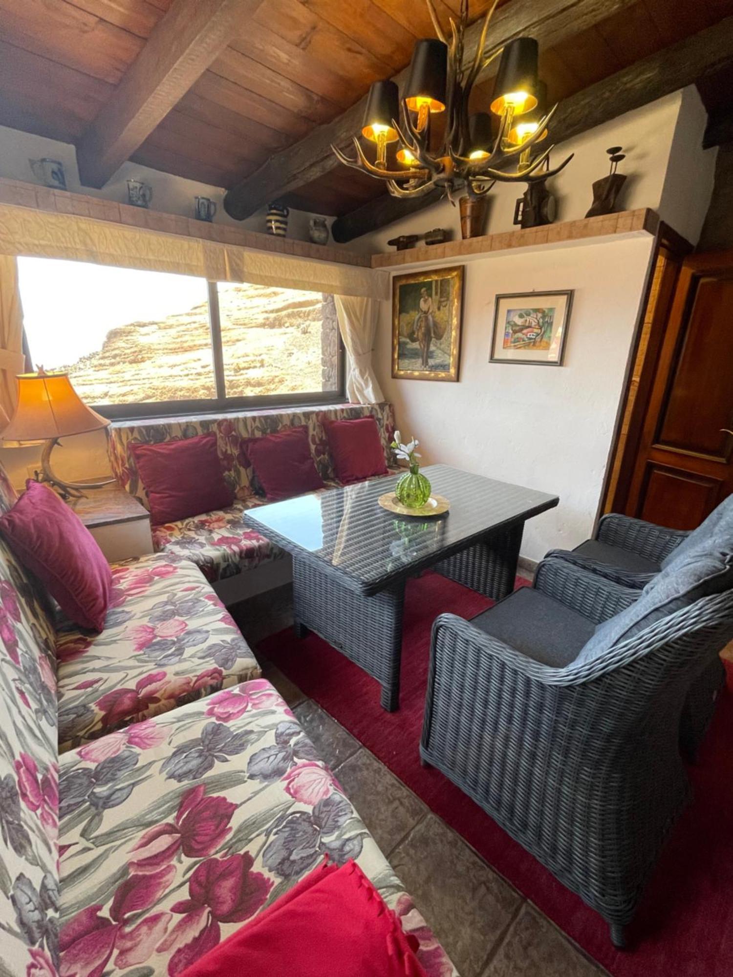 Castillo Lanzarote Villa Sophie - Luxury Villa -Sleep In A Volcanic Cave With Heated Pool 蒂亚斯 外观 照片