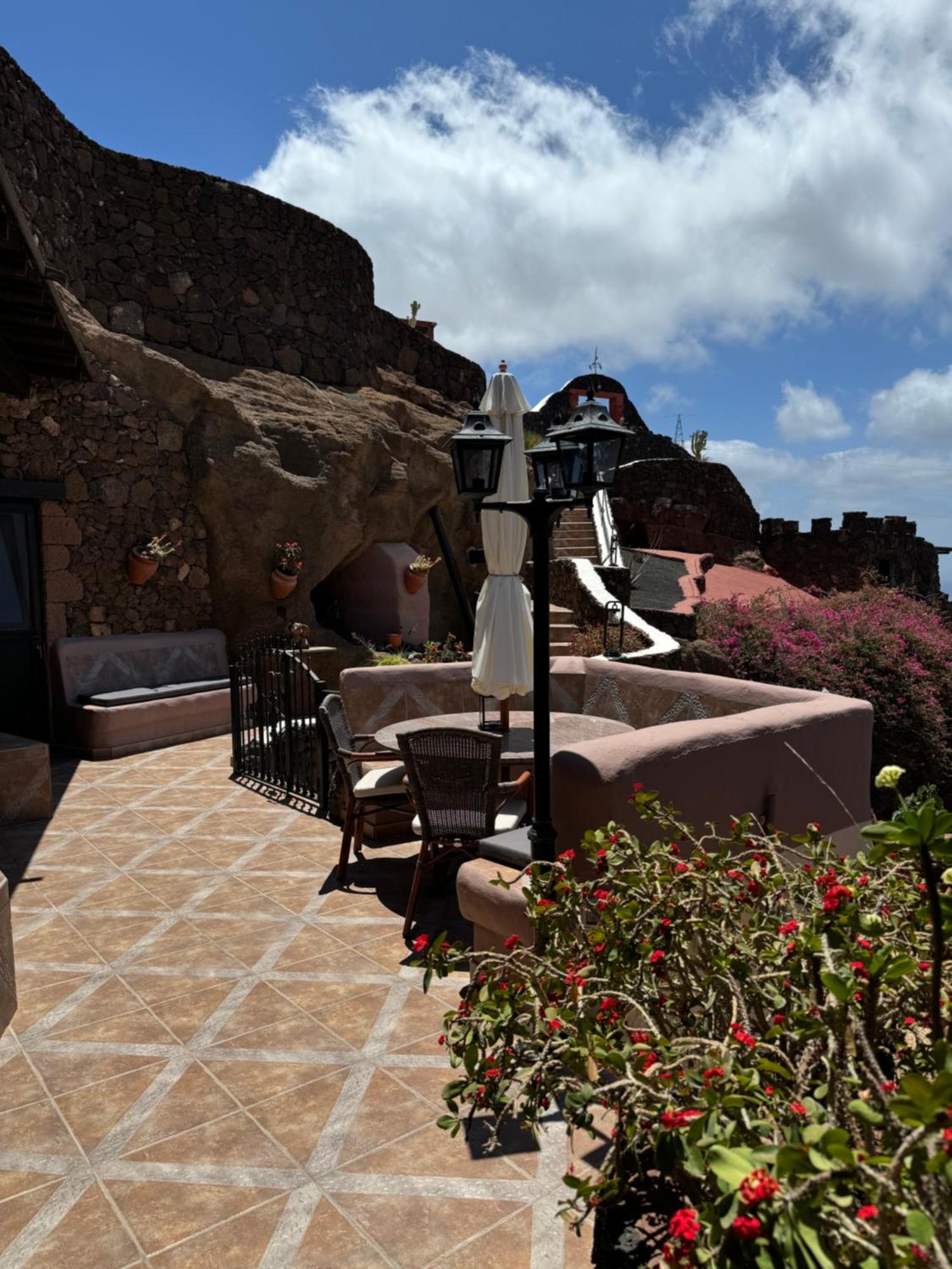 Castillo Lanzarote Villa Sophie - Luxury Villa -Sleep In A Volcanic Cave With Heated Pool 蒂亚斯 外观 照片