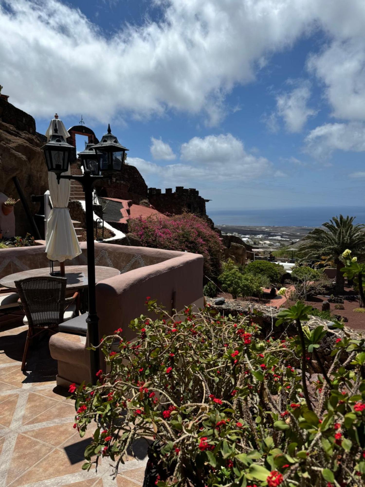 Castillo Lanzarote Villa Sophie - Luxury Villa -Sleep In A Volcanic Cave With Heated Pool 蒂亚斯 外观 照片