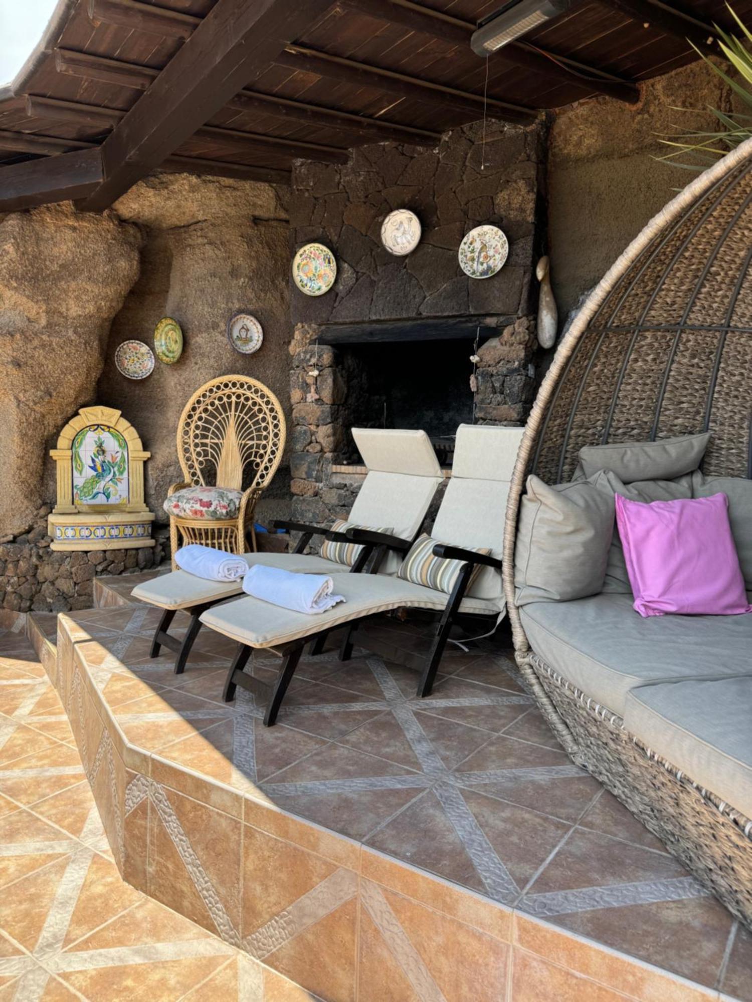 Castillo Lanzarote Villa Sophie - Luxury Villa -Sleep In A Volcanic Cave With Heated Pool 蒂亚斯 外观 照片