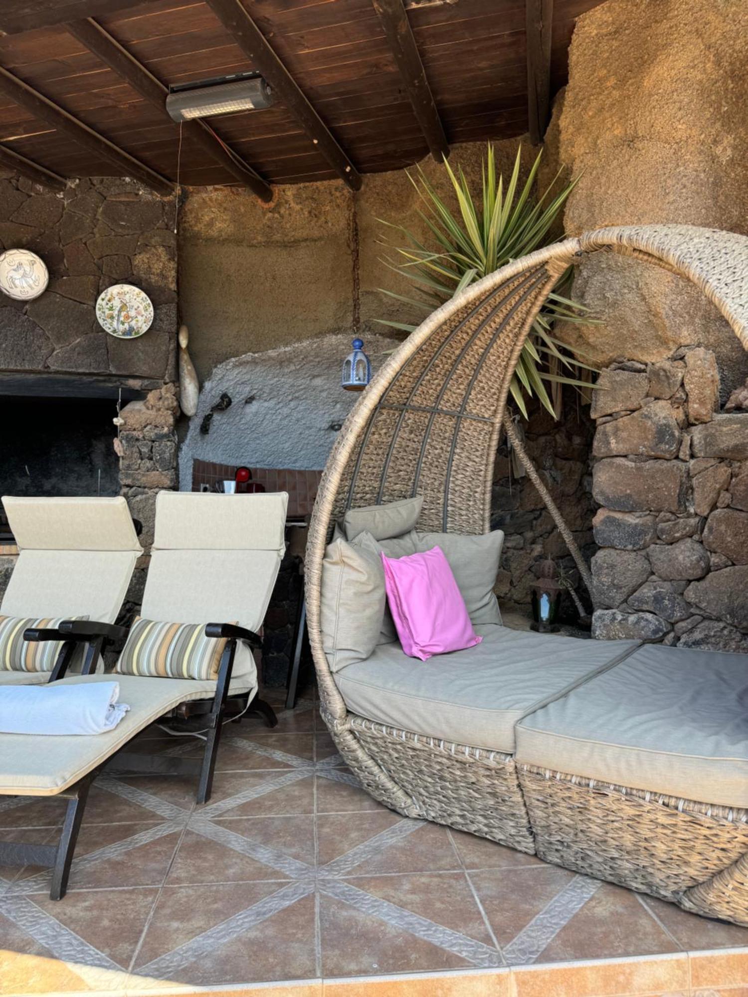 Castillo Lanzarote Villa Sophie - Luxury Villa -Sleep In A Volcanic Cave With Heated Pool 蒂亚斯 外观 照片
