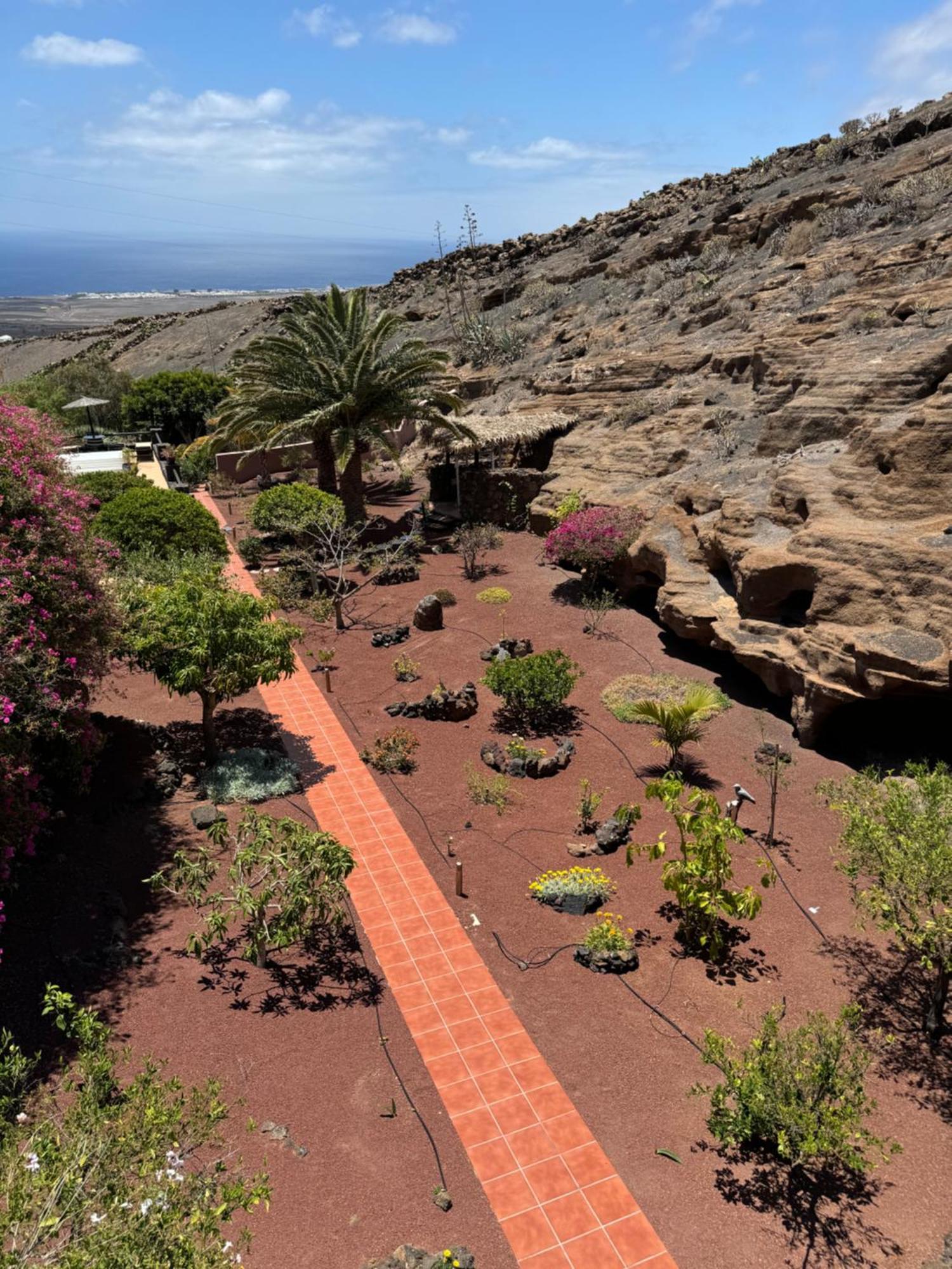 Castillo Lanzarote Villa Sophie - Luxury Villa -Sleep In A Volcanic Cave With Heated Pool 蒂亚斯 外观 照片